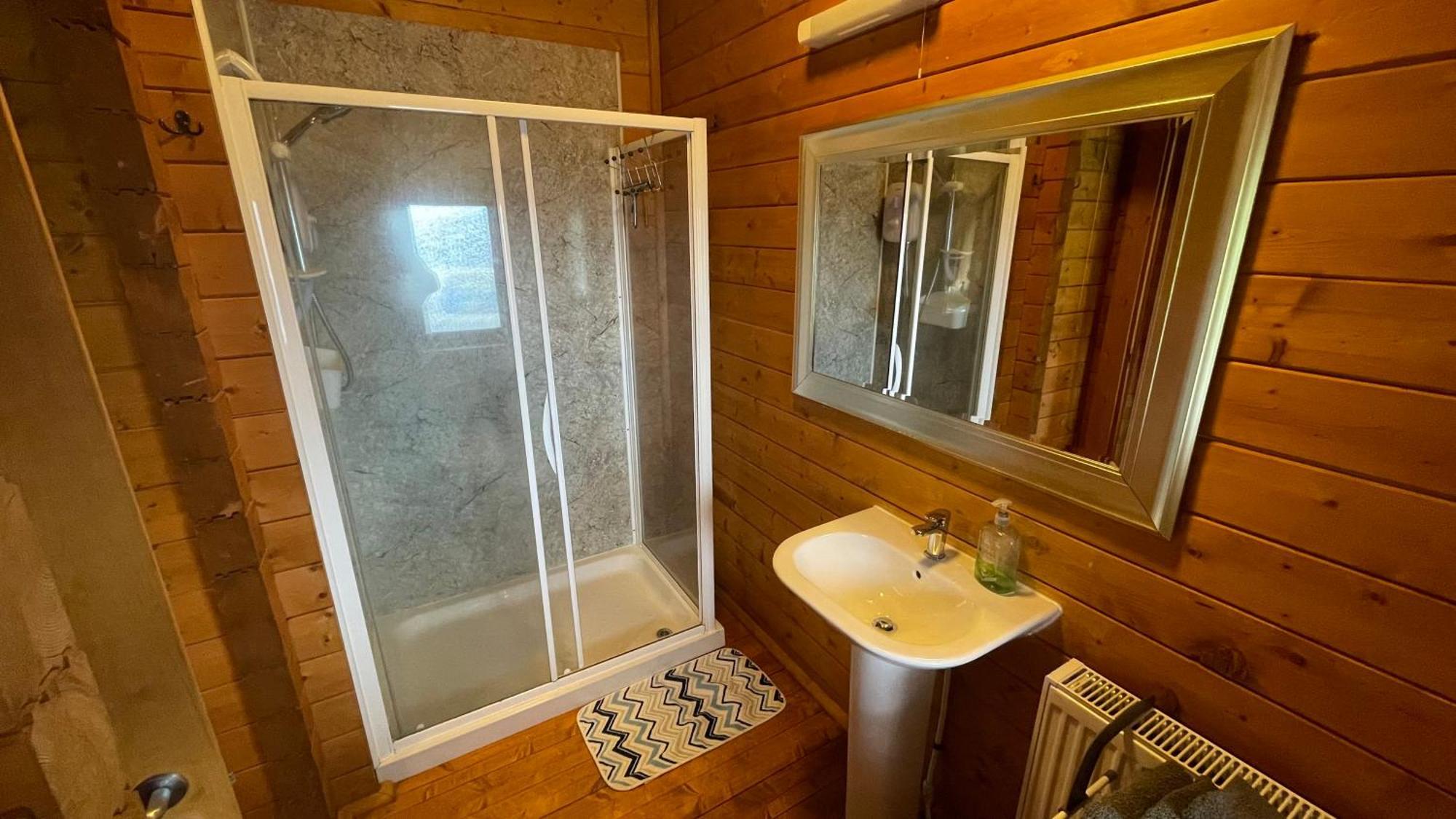 Blossom Cabin - Little Log Cabin In Wales Newtown  Eksteriør bilde