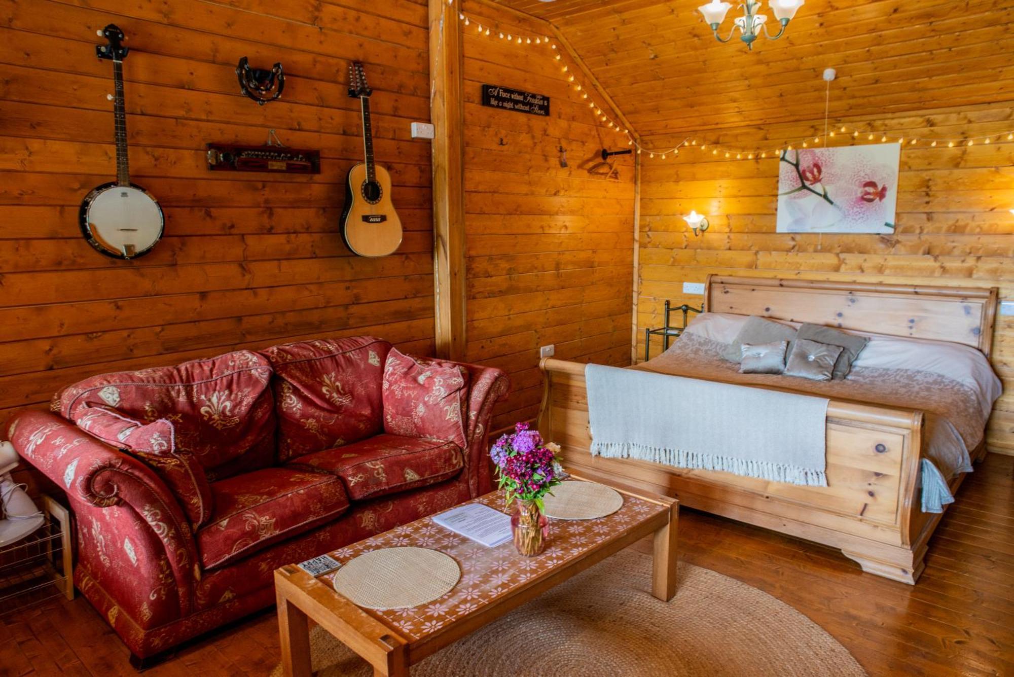 Blossom Cabin - Little Log Cabin In Wales Newtown  Eksteriør bilde